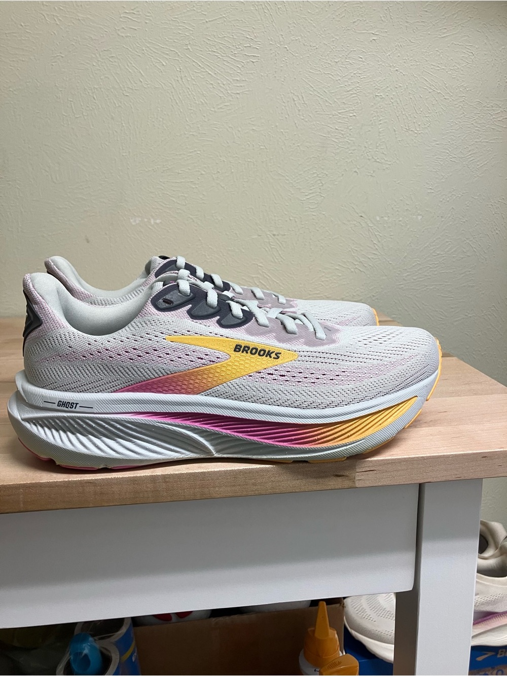 Brooks White Ghost 17